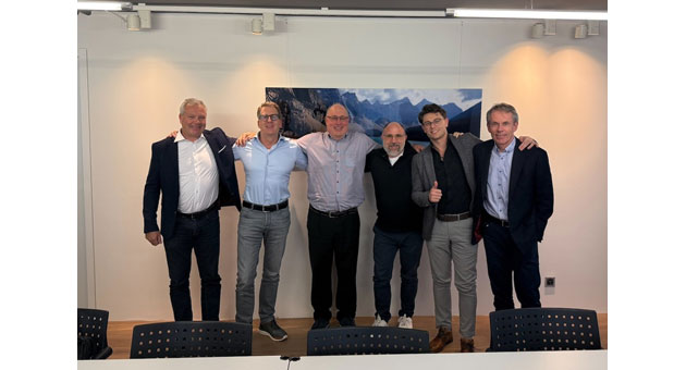 1SP Agency-Gruppe expandiert in die Schweiz - Freuen sich über den gelungenen M&A-Deal (v.l.n.r.): Sandro Wildi (Eagle Capital Partnersd AG), Stefann Grosser + Fritz Feissli (PrmoPers= Markus Oeller (1SP Agency) Nicolas Purpura (PromoPers) und Rogers Wyss (Steuerberatung) - Foto: 1SP Agency)