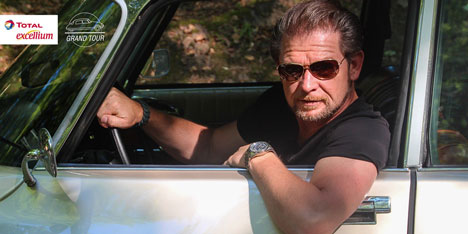 Total und Agentur Uhura gehen mit TV-Moderator Det Müller auf Deutschland-Roadtrip - Det Müller geht für Total auf große Deutschland-Tour (Foto: Uhura)