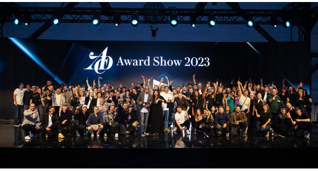 ADC 2023: TBWA und Publicis liefern sich ein Kopf-an-Kopf-Rennen - Alle Nagel-Gewinner 2023 mit Moderator und Präsidentin - Foto ADC