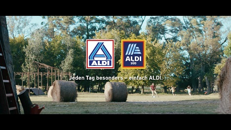 Aldi lanciert neuen TV-Spot mit The Back Room McCann - Aldi Nord und Süd werben in neuem Werbe-Spot gemeinsam (Foto: McCann)