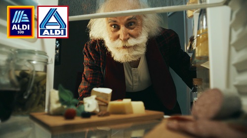 Aldi Nord und Süd machen zu Weihnachten jeden Tag besonders - Aldi öffnet zu Weihnachten den Kühlschrank, um zu zeigen wie besonders jeder Tag mit Aldi sein kann (Foto: Aldi Nord/Aldi Süd)
