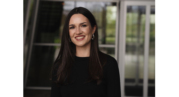 All In positioniert sich neu - Die Podcasterin Alina Ludwig verstärkt das Management von All In – Foto: All In
