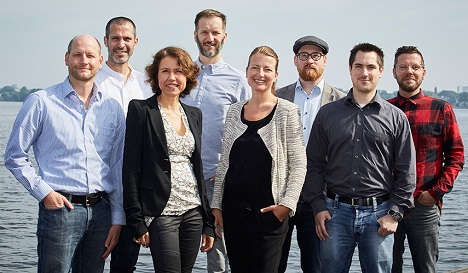 Der neue APG-Vorstand: Knut Riedel, Hannes Ley, Anja Schling, Lars Fieck, Stefanie Kuhnhen, Tim Keil, Hans-Friedrich Bnte, Gerald Hensel (v.l.n.r.) 