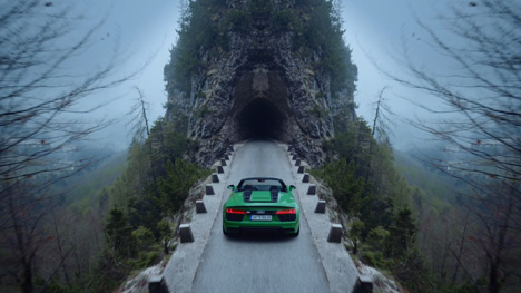 Die Spiegelungstechnik zieht den Blick ins "Zentrum der Kraft". Produziert wurde der Spot von der Filmproduktion 27Km. (Screenshot: Audi)