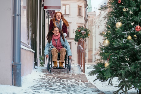 Weihnachtskampagne: Aktion Mensch wünscht sich eine Welt für alle - Aktion Mensch und Kolle Rebbe machen auch zu Weihnachten auf Barrieren für Menschen mit Behinderung aufmerksam - Foto: Kolle Rebbe
