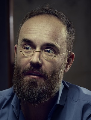 Alex Schill: "Wir müssen weniger in Kampagnen-Flights denken und mehr in echten Lösungen" - Serviceplan-CCO Alex Schill kommentiert den ersten Platz beim Red Box-Kreativranking (Foto: Serviceplan)