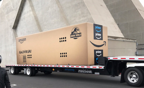 Warum Amazon nun auch Dinosaurier versendet - Spezial-Lieferung aus der Steinzeit (Foto: Twitter Jurassic Park)