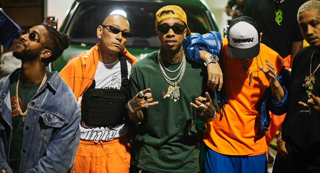 Die Hiphop-Kultur definiert sich seit Anbeginn ber ihr Outfit und Marken - Foto: Dom Hill on Unsplash