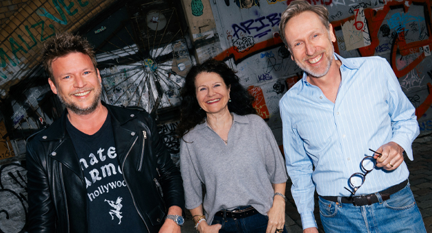 Antoni verpasst sich eine neue Struktur, um zu bleiben - Die Antoni-Geschäftsführung (v.li.) Co-CCO Marcell Franke, CEO Stefanie Wurst und CCO Matthias Schmidt wollen Antoni fit für die Zukunft machen - Foto: Christian Hasselbusch