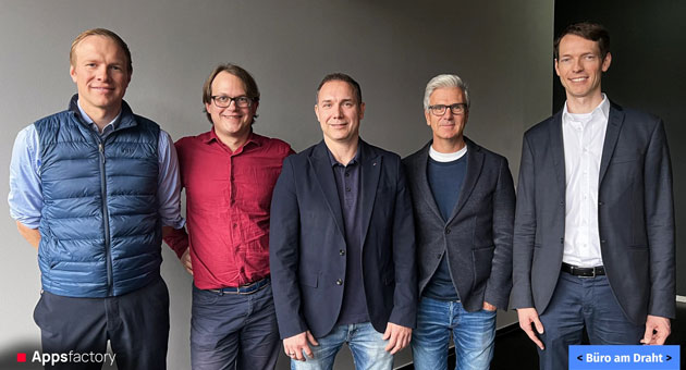 Appsfactory übernimmt die Digital-Agentur Büro am Draht - Das Management der Appsfactory und von büro am Draht freut sich auf die gemeinsame Zukunft (vlnr): Dr. Rolf Kluge (CTO Appsfactory), Silvan Golega (Managing Director Büro am Draht), Dr. Roman Belter (COO Appsfactory), Philipp Huy (Managing Director Büro am Draht) und Dr. Alexander Trommen (CEO Appsfactory) - Foto: Appsfactory