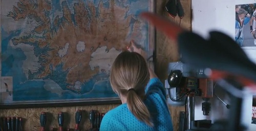 Die Islnderin Kristn plant eine Inselumrundung mit dem Fahrrad (Foto: Screenshot YouTube/ArlaDeutschland)