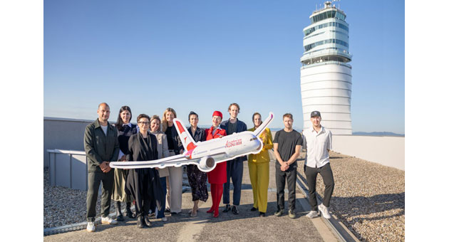 Austrian Airlines kürt JvM Donau zur neuen Lead-Agentur - Besiegelten die neue Partnerschaft (v.l.n.r.): Benedikt Nußbaumer (Managing Director Client Services Jung von Matt DONAU); Cornelia Gall (Client Service Director Jung von Matt DONAU); Lucyna Zieleznik (Brand Design Austrian Airlines); Sabine Schoiswohl (Campaign Development Austrian Airlines); Sonja Feldmann (Team Lead Campaigns & Social Media Austrian Airlines); Aniela Sulej (Head of Marketing Austrian Airlines); Nicole Brec (Ground Ops Austrian Airlines); Florian Rock (Managing Director Strategy Jung von Matt DONAU); Ingrid Gogl (Head of Brand & Communication Austrian Airlines); Stefan Bauernberger (Creative Director Jung von Matt DONAU) sowie Michael Nagy (Managing Director Creative Jung von Matt DONAU).