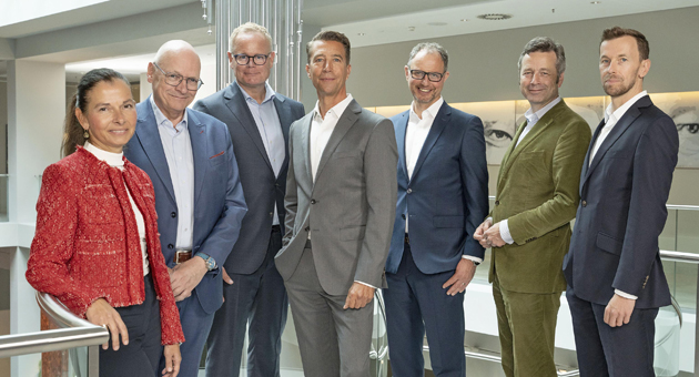 BDZV bestätigt Vorstand und stellt Weichen für künftige Verbandsarbeit - Der neue BDZV-Verbandsvorstand gewählt (vlnr.): Stephanie von Unruh, Stefan Hilscher, Matthias Ditzen-Blanke, Malte Wagner, Dr. Jörg Eggers, Lambert Lensing-Wolff, Nico Wilfer – Foto: BDZV/Heiko Laschitzki