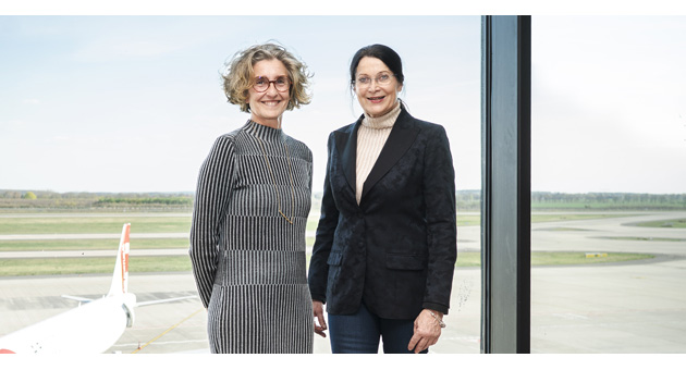 BER vergibt Digitaletat für E-Commerce und User Experience neu - v.l.) Ilona Koch, Leiterin Commercial & Real Estate Management Flughafen Berlin Brandenburg, und Stefanie Krebs, Managing Partner Plan.Net TechNest – Foto: Anikka Bauer