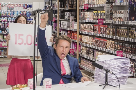 BIPA und Heimat Wien stellen mit Dauerpreis-Beweis live einen Guinness Weltrekord auf - 27 Stunden und 28 Minuten dauerte die 'Dauerpreis-Beweis live-Sendung' (Foto: Heimat Wien)