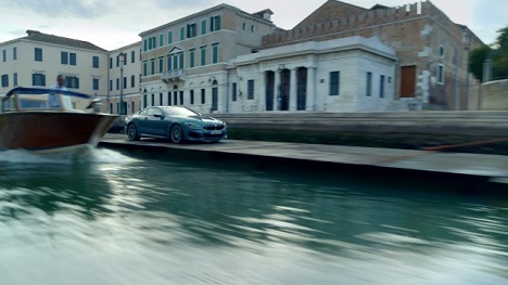 Venezianische Kanäle: Serviceplan und BMW gehen auf's Wasser - Mit einem BMW über die Kanäle Venedigs fahren - Serviceplan macht's möglich (Foto: BMW)