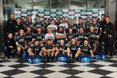 Krombacher wird Sponsor beim Radsport-Team BORA – hansgrohe - Das neue Radrenn-Team BORA – hansgrohe geht mit Krombacher o,0% an den Start (Foto: Krombacher)
