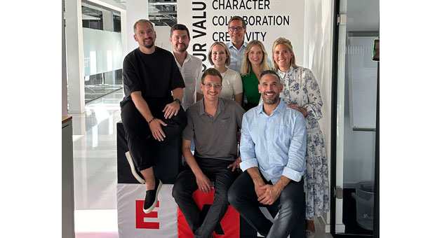 Siemens Hausgeräte setzt künftig global auf TEAMBBDO - Das Führungsteam für Siemens Hausgeräte von TEAMBBDO um CEO Christian Rätsch (hinten Mitte) und Chief Client Officer Luisa Rode (rechts) - Foto: TEAMBBDO