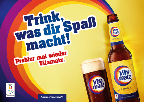 Butter und Vitamalz bringen in neuer Kampagne Spaß nach draußen und ins Netz - Im neuen Key Visual von Vitamalz kommt der Regenbogen aus dem Logo aus der Flasche (Foto: Butter)