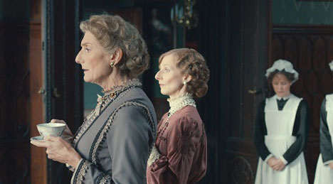Babbel und Wieden+Kennedy starten Brand-Kampagne im TV - Einer der beiden Babbel-Spots spielt in der Welt des englischen Adels im 18. Jahrhundert (Foto: Babbel)