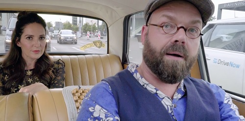 Berliner Kindl und Scholz & Friends entdecken mit einer Webserie die Hauptstadt - Moderatorin Johanna Klum fährt mit dem ältesten Taxi Berlins durch die deutsche Hauptstadt (Foto: Screenshot)