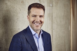 25 Jahre Vox: Mit Eigenproduktionen zum Erfolg - Bernd Reichart, Geschäftsführer von Vox, setzt große Hoffnungen in die zweite eigenproduzierte Serie 'Milk & Honey', die im Herbst dieses Jahres ihre Premiere im Programm feiern soll (Quelle: Mediengruppe RTL Deutschland)