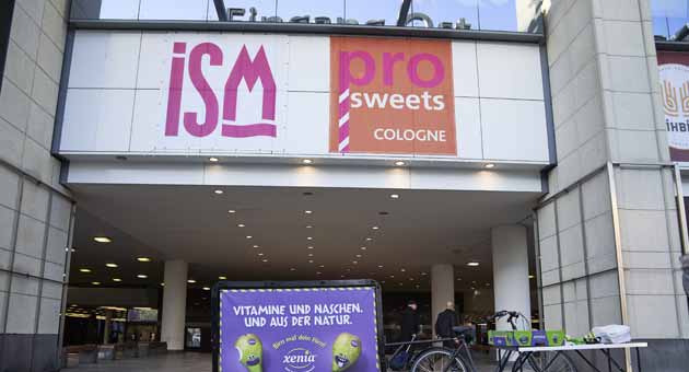 Birne Xenia startet PR-Kampagne - Die neue Birnensorte Xenia startet ihre Kampagne auf der Süßigkeitenmesse in Köln – Foto: DOSK