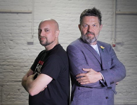 Tele 5 kehrt sich von Youtube ab - Tele 5-Chef Kai Blasberg (r.) mit dem Künstler Willy Kama: "Wir lassen uns das nicht mehr bieten." (Foto: Tele 5)