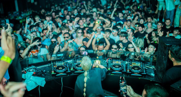 Neue Booking-Agentur All Excess Agency - Die von DJ und Produzentin Stella Bossi gegründete All Excess Agency unterstützt Künstler:innen mit einem ganzheitlichen Booking‑ und Betreuungskonzept – Foto: All Excess Agency