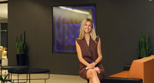 LinkedIn steigt ins Influencer-Business ein - Lara Sophie Bothur, Corporate Infuencerin bei Deliotte Germany, hat als einzige Influentcerin außerhalb der USA Zugang zum neuen LinkedIn-Programm - Foto: LinkedIn