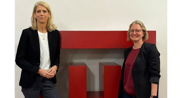 Hamburg Media School: Angela Broer grüßt als neue Geschäftsführerin - Das HMS-Führungs-Duo: Die neue Geschäftsführerin Angela Broer (links) und die kaufmännische Leiterin Jutta Münten - Foto: HMS