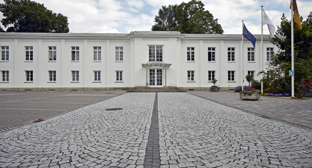 Bundeskartellamt gibt grünes Licht für Looping-Übernahme - Das Bonner Hauptgebäude des Bundeskartellamtes – Foto: Schuering