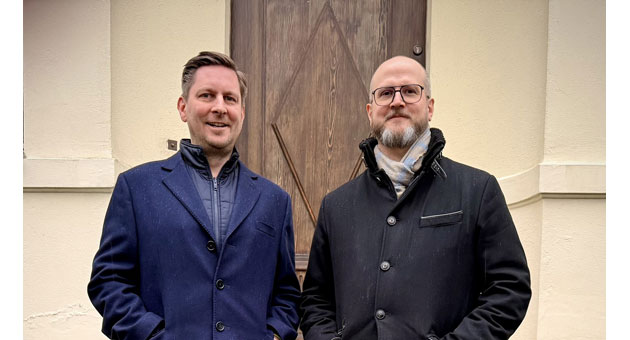 Timo Busch kauft Assets des insolventen Patzer Verlags - Mediavest-CEO Timo Busch und Dr. Moritz Patzer verkünden den Asset-Deal - Foto: Patzer Verlag