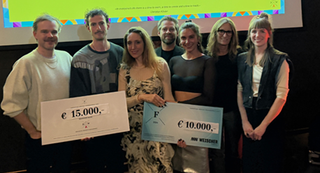 Christian Köster Förderpreis gleich zweimal verliehen - Die Gewinner:innen des Christian Köster Förderpreises 2024 (v.li.): Claas Ortmann, Maximilian Müller, Fabia Mendoza, Christian Krug, "Desaster Girl", Jenny Krug und Stephanie Baumgarte - Foto: Deutsche Werbefilmakademie