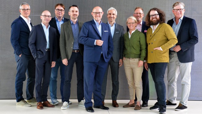 Content Marketing Forum: Vorstand komplett im Amt bestätigt - (v.l.) Der neue CMF-Vorstand: Dr. Daniel Kazcynski, Michael Höflich, Olaf Wolff, Karsten Krämer, Dr. Andreas Siefke, Martin Distl, Chris Hoefner, Dr. Christian Fill, Peter Matz und Holger Koenig (© CMF/picture alliance by Frank May)