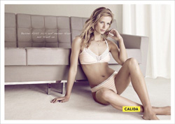 Gerlachhartog präsentiert Kampagne für den Neukunden Calida - Die neuen Printmotive von Calida werden online und am PoS zu sehen sein (Foto: Calida)