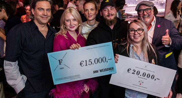 Der Sieger des Christian Köster Förderpreise 2023 heißt "Boubacar" - (v. li.) Produzent Lutz Müller, Regisseurin Jen Krause, Kreativdirektorin Caro Ellert, DoP Daniil Tyves und Regisseurin Ivetta Urozhaeva als Gewinnerteam sowie Kreativ-GF Michael Reissinger - Foto: Andreas Schlieter