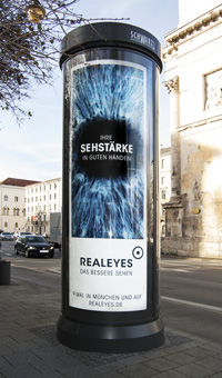 Saint Elmo's sieht besser mit Realeyes - City Light der neuen Kampagne (Foto: Saint Elmo's)