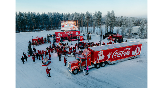 Die Welt braucht mehr Weihnachtsmänner - Treffen der Weihnachtsmänner bei den Coca-Cola-Trucks 2023 - Foto: Coca-Cola