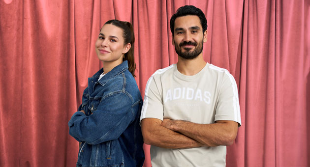 Adidas und Deichmann setzen für die Spring-/Summer-Kampagne auf DFB-Stars - Für "Colour Your Way" arbeiten Deichmann und Adidas mit der Nationalspielerin Lena Oberdorf und dem Ex-Nationalspieler Ilkay Gündogan zusammen - Foto: Deichmann / Lukas Mengeler
