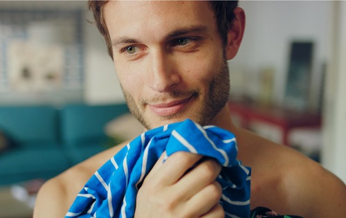 Coral und fischerAppelt brechen mit den Regeln der klassischen Waschmittelwerbung - Durchtrainierter Kerl statt Hausfrau: Unilever setzt für Coral in der Werbung neue Akzente (Foto: fischerAppelt)