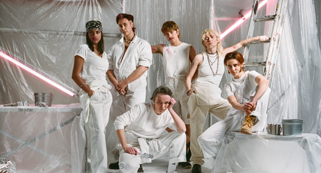 TaskHer startet Kampagne gegen Diskriminierung von Frauen im Handwerk - Der Cast der Corky's Painters: Poppy, Olive, Claire, Cris, Kaz, Ella – Foto: TaskHer