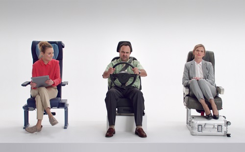 Deutsche Bahn und BBDO nehmen Geschäftsreisende auf die Schippe - Im neuen Deutsche Bahn-Spot werden Geschäftsreisen mit der Bahn (links zu sehen) als komfortabler als Reisen mit dem Auto oder Flugzeug inszeniert (Foto: BBDO)