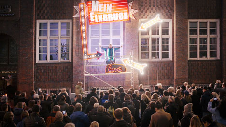 Fr die Kampagne "Auffallend kriminell" entwickelte DDB Hamburg einen fingierten Einbruch mitten in der Hamburger City; Foto: DDB 