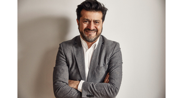 Bastei Lübbe legt 2023/2024 zweistelliges Wachstum hin - Bastei Lübbe-Chef Soheil Dastyari freut sich über glänzende Bilanz-Zahlen 2023/2024 - Foto: Muriel Liebmann