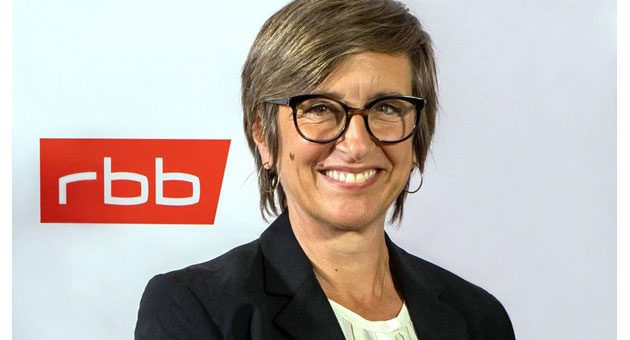 rbb will Personal- und Honorar-Aufwand um 22 Mio. Euro reduzieren - Die rbb-Intendantin Ulrike Demmer verkündet harte Sanierungsschritte - Foto: rbb / Thomas Ernst