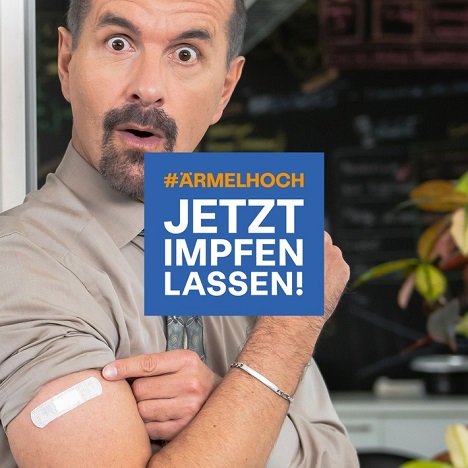 Stromberg ruft in neuer Kampagne zum Impfen auf - Christoph Maria Herbst schlüpft für eine Impfkampagne noch einmal in seine Paraderolle Bernd Stromberg – Foto: Brainpool TV GmbH/Banijay Live Artist Brand