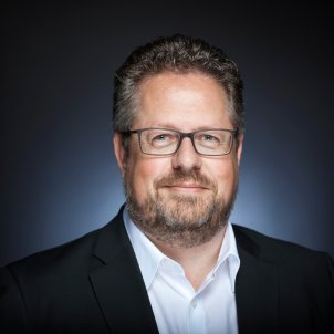 Meta-Tochter Facebook lehnt Corint Media-Forderungen ab - Meta-Manager Jesper Doub lehnt Forderungen von Corint Media ab, obwohl man in Frankreich zahlt - Foto: Spiegel