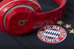 FC Bayern München begrüßt Beats by Dr. Dre als offiziellen Partner - Kopfhörer und Lautsprecher für den Erstligisten (Foto: Beats by Dr. Dre)