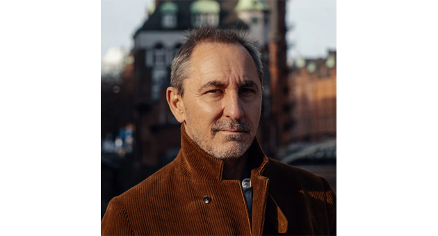 Accenture CEO David Droga tritt zurück – Ndidi Oteh übernimmt - Accenture Song CEO David Droga zieht sich aus dem aktiven Geschäft zurück – Foto: Accenture Song